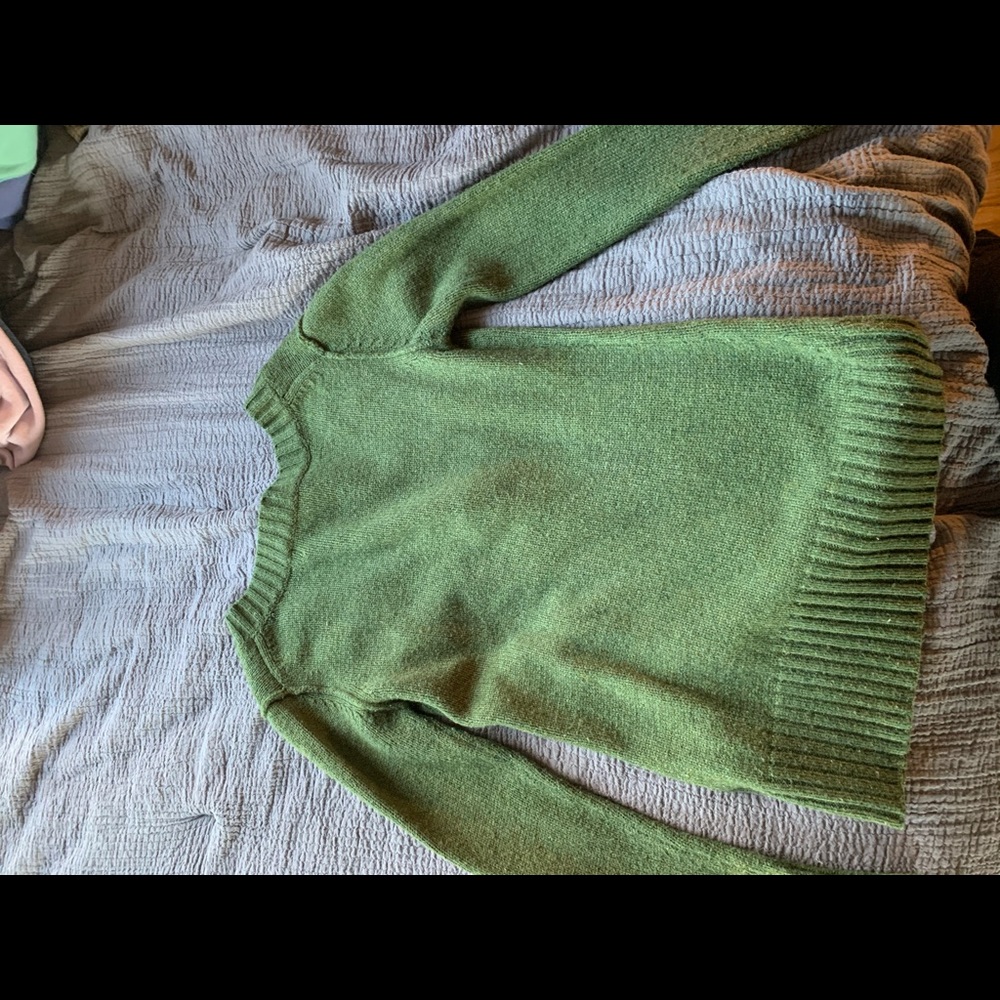 Old Old Navy sweater in good shape